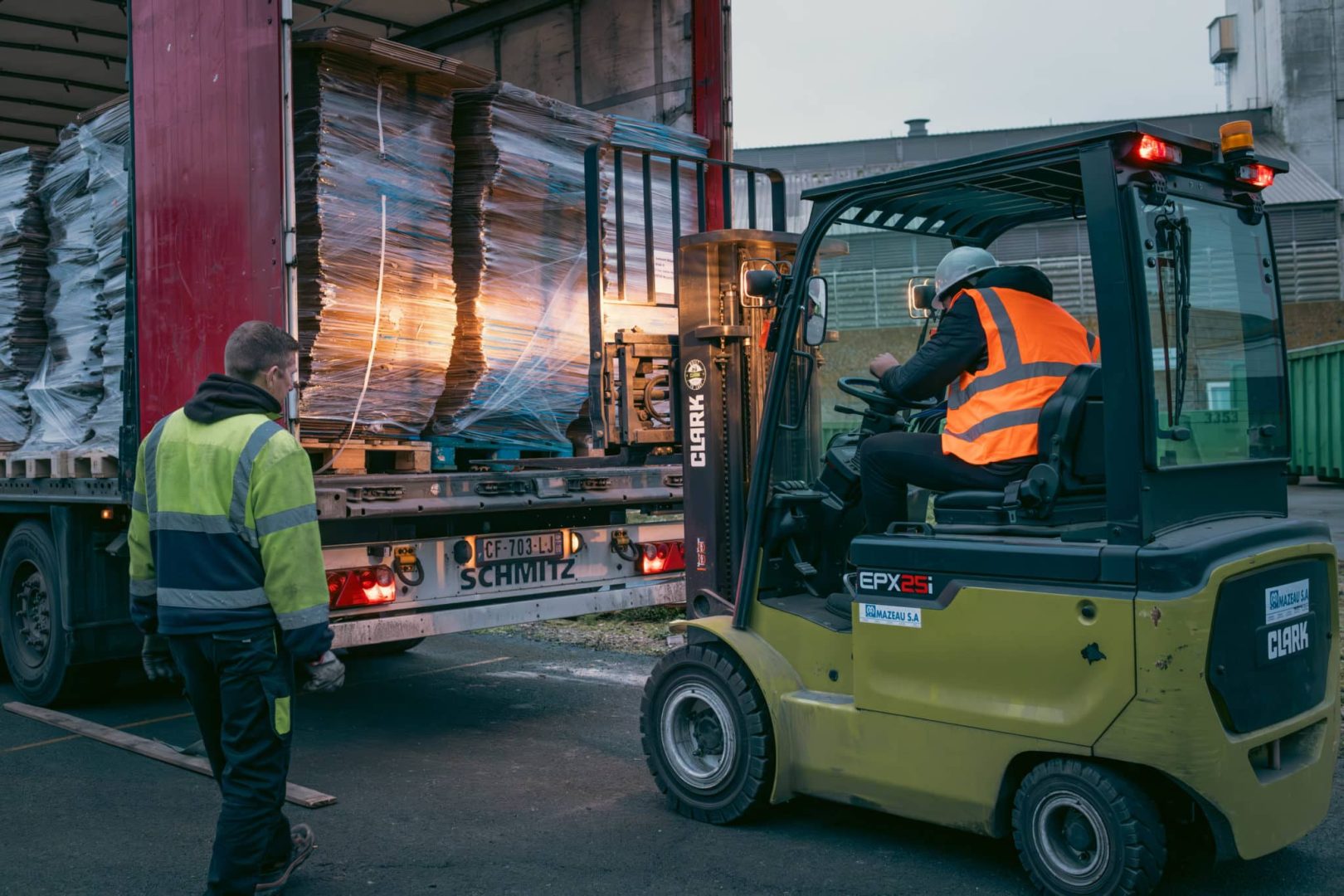 découvrez comment la logistique durable transforme la chaîne d'approvisionnement en réduisant l'empreinte carbone et en optimisant les ressources. explorez des stratégies innovantes pour un avenir plus écologique et responsable.