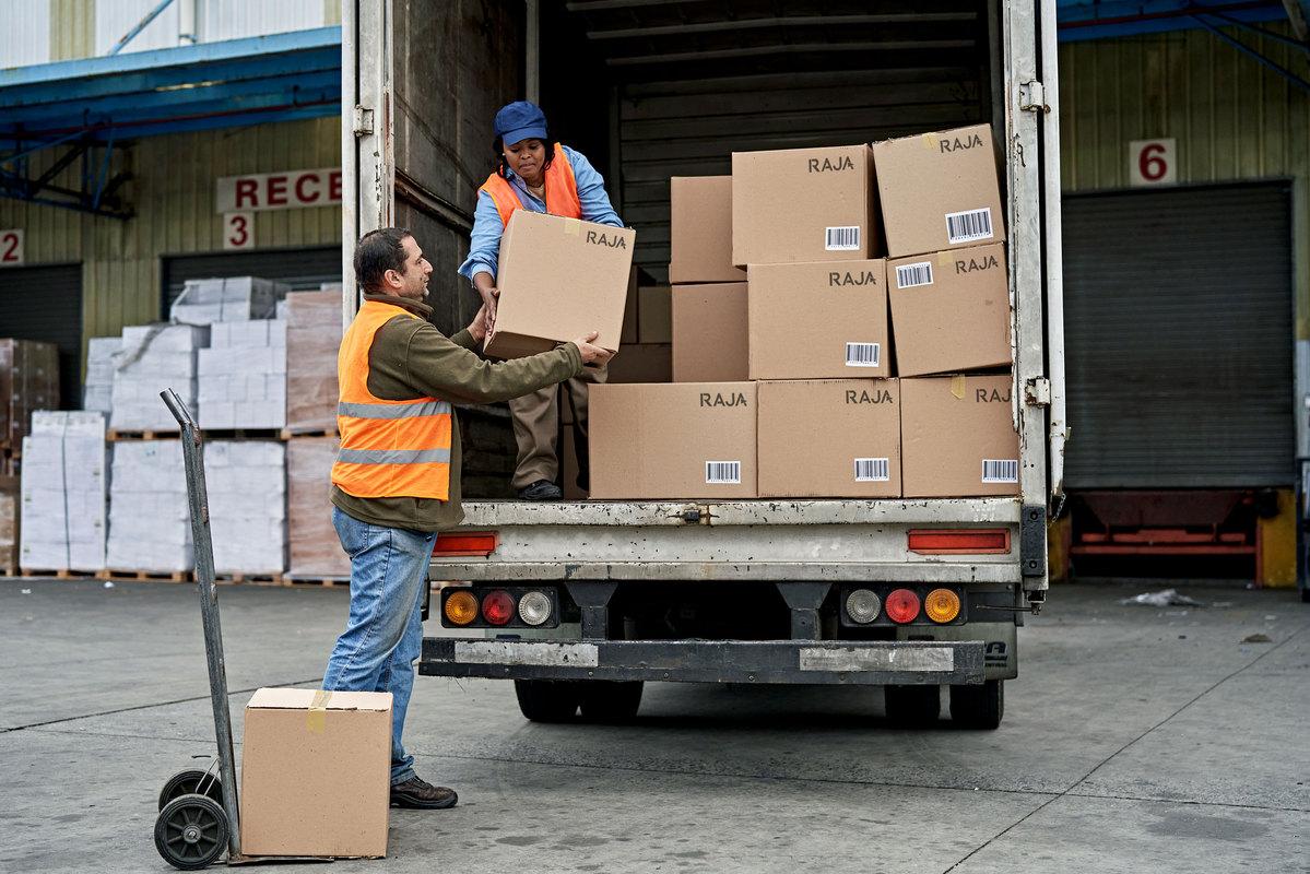 découvrez les différentes opportunités professionnelles dans le secteur du transport et du déménagement. explorez les métiers variés, des chauffeurs aux déménageurs, en passant par les logisticiens, et comprenez les compétences requises pour exceller dans ces domaines dynamiques.