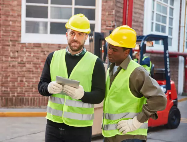 découvrez les différents métiers du secteur du transport, des chauffeurs routiers aux logisticiens, en passant par les conducteurs de train et les pilotes d'avion. explorez les opportunités de carrière, les compétences requises et les perspectives d'avenir dans cette industrie dynamique et en constante évolution.