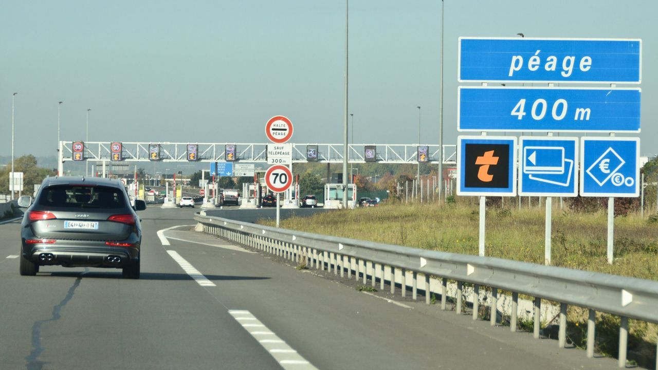 découvrez tout ce que vous devez savoir sur le paiement des autoroutes en angleterre : méthodes, tarifs et conseils pour un voyage sans tracas. informez-vous sur les péages et optimisez votre itinéraire.