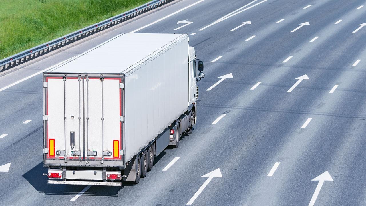 découvrez les tarifs compétitifs pour le transport en camion de 44 tonnes lors de votre déménagement. obtenez une estimation précise du prix au kilomètre et planifiez votre déménagement en toute sérénité.