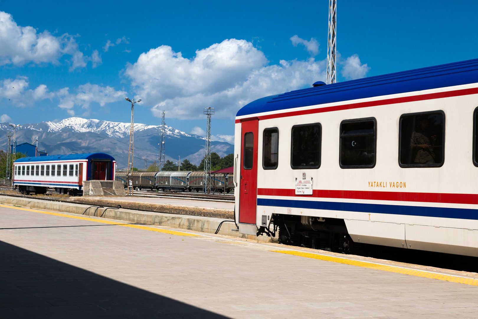 découvrez les tarifs compétitifs pour le transport entre la turquie et la france. comparez les options disponibles et trouvez la solution idéale pour vos besoins de déplacement. obtenez des informations détaillées sur les prix et planifiez votre voyage sans tracas.