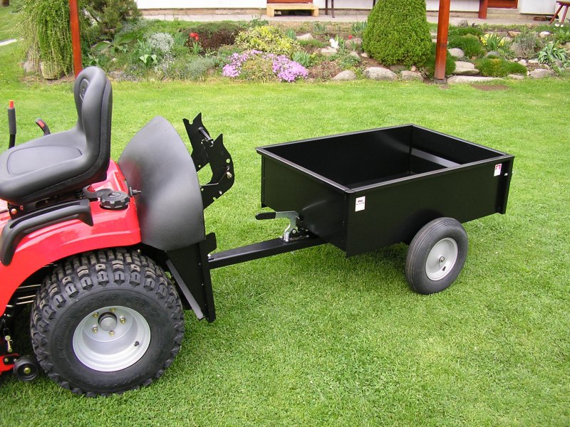 découvrez notre large gamme de remorques spécialement conçues pour les tracteurs tondeuses. idéales pour le transport de déchets de jardin, d'outils et de matériel, nos remorques allient robustesse et praticité pour faciliter vos travaux de jardinage. profitez d'une solution efficace et fiable pour un entretien de votre espace extérieur simplifié.