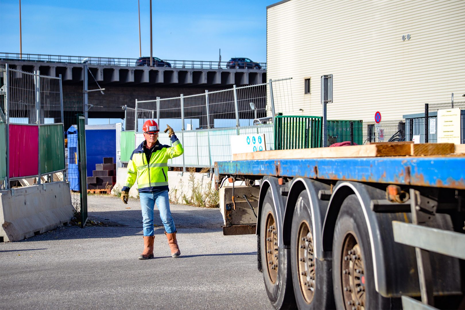 découvrez le rôle essentiel des prestataires en transport et déménagement. apprenez comment ces professionnels assurent un service de qualité pour faciliter votre déménagement, en garantissant la sécurité de vos biens et une logistique optimale.