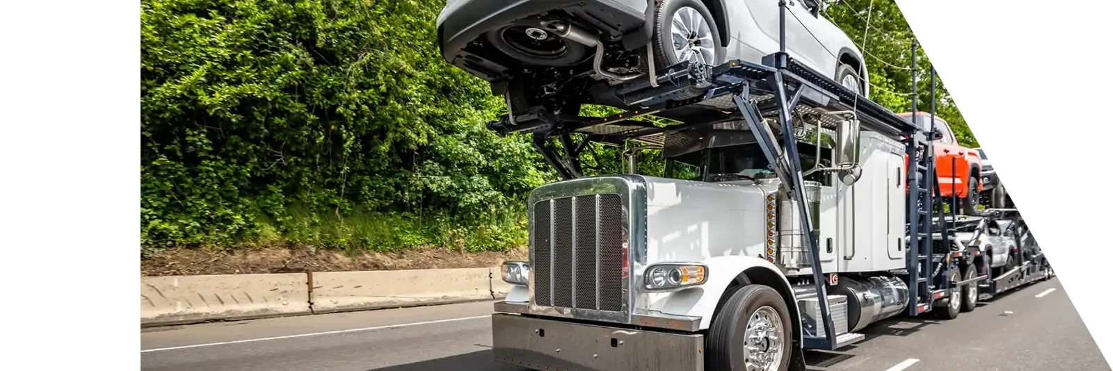 découvrez le rôle essentiel du shipper dans le secteur du transport, garantissant le bon acheminement des marchandises. apprenez comment ces professionnels optimisent la logistique, assurent la communication entre les parties prenantes et contribuent à l'efficacité des chaînes d'approvisionnement.