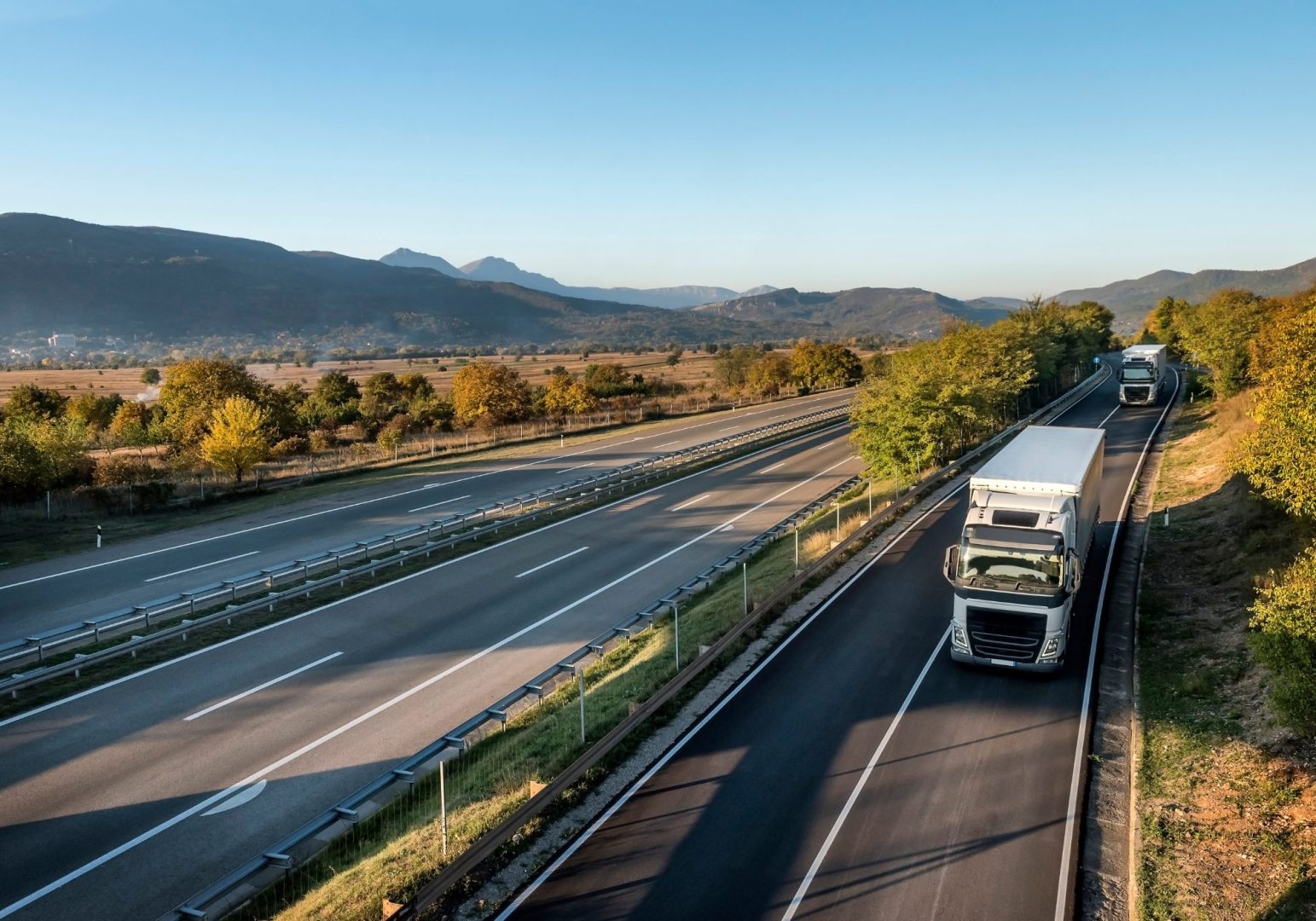 découvrez tpe transport, votre partenaire de confiance pour tous vos besoins en logistique et en transport. profitez de services sur mesure pour garantir la sécurité et la rapidité de vos livraisons, tout en assurant des coûts compétitifs. faites le choix de l'expertise et de la satisfaction client.