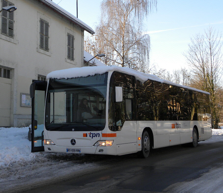 découvrez les meilleures options de transport à divonne-les-bains. profitez d'un réseau efficace et pratique pour vous déplacer en toute sérénité dans cette charmante ville française, que ce soit en voiture, en bus ou à vélo.