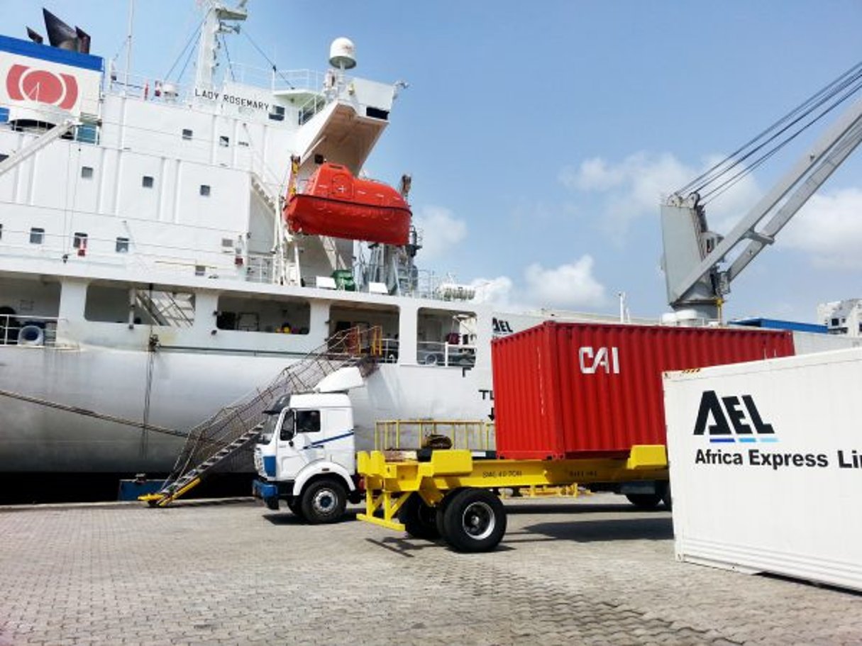 découvrez nos services de transport automobile par bateau en afrique, garantissant une livraison rapide et sécurisée de votre véhicule vers votre destination. profitez de solutions sur mesure adaptées à vos besoins.