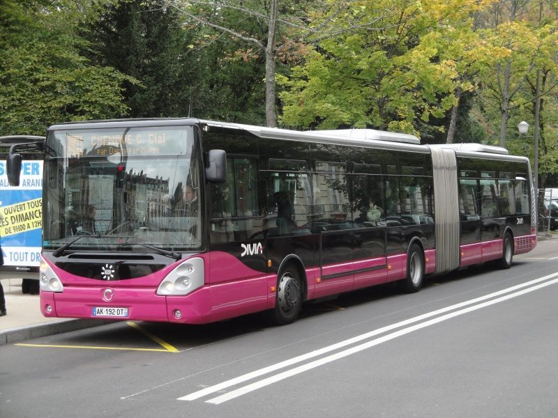 découvrez les meilleures options de transport à dijon, que ce soit en voiture, en bus, en tram ou à vélo. explorez la ville facilement et rapidement avec nos conseils pratiques et nos recommandations.