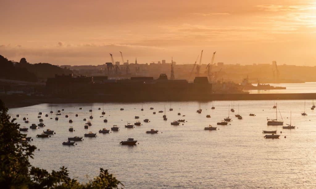 découvrez le transport idéal entre lyon et brest : des options pratiques et confortables pour un voyage sans stress. que vous choisissiez le train, le bus ou la voiture, profitez d'un service efficace pour rejoindre ces deux magnifiques villes françaises.