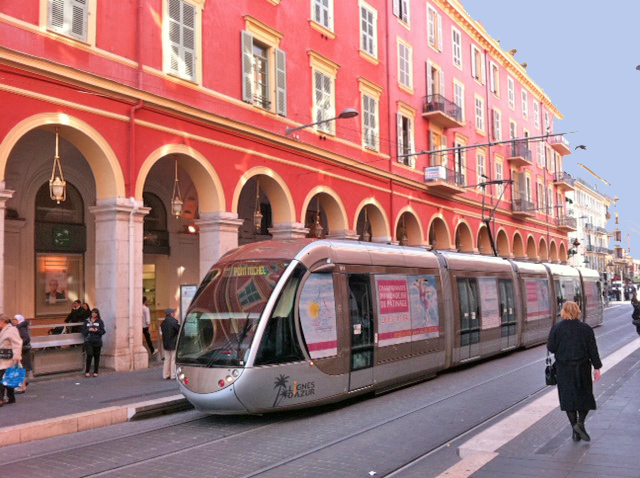 découvrez le transport idéal à nice : des solutions pratiques et rapides pour explorer la ville et ses alentours. profitez de nos conseils sur les meilleures options de transport pour un séjour sans stress sur la côte d'azur.