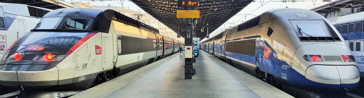 découvrez le transport idéal entre paris et biarritz ! que vous préfériez le train, l'avion ou la voiture, nous vous guidons vers la solution la plus confortable et rapide pour profiter pleinement de votre voyage. explorez les options adaptées à vos besoins et vivez une expérience de voyage inoubliable.