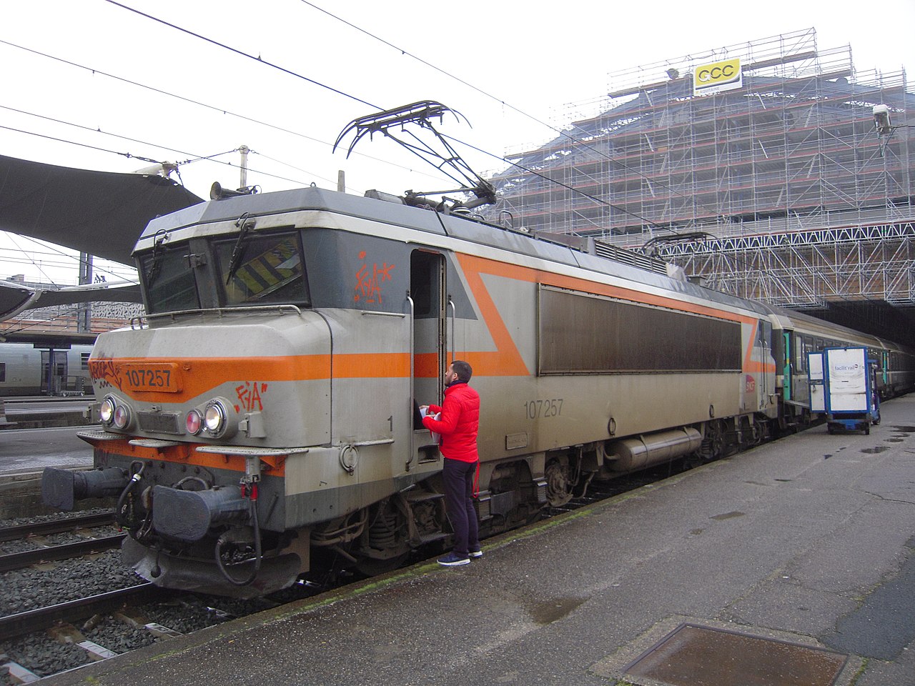 découvrez les meilleures options de transport entre marseille et bordeaux. que vous choisissiez le train, le bus ou la voiture, voyagez confortablement et rapidement entre ces deux magnifiques villes françaises.