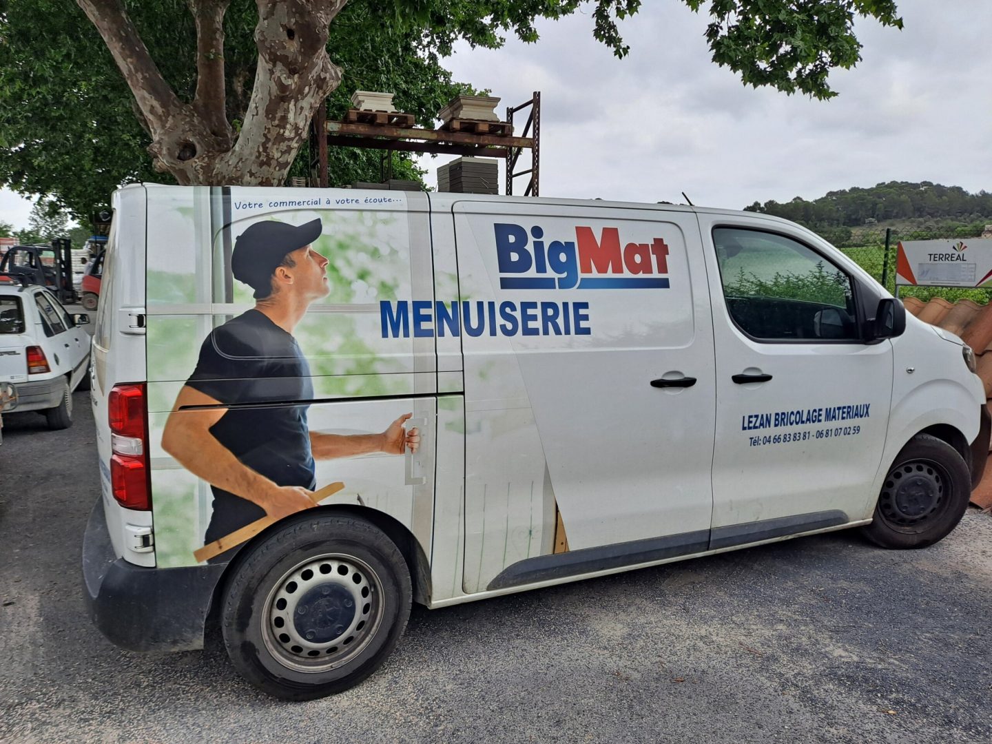 découvrez nos services de transport de matériaux pour le bricolage. que vous soyez un professionnel ou un particulier, nous facilitons la livraison de vos fournitures directement sur votre chantier. profitez d'un service rapide et fiable pour tous vos projets de construction et de rénovation.