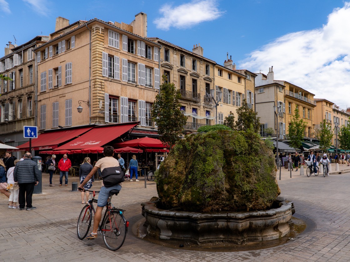 découvrez nos services de transport entre nice et aix-en-provence : confort, rapidité et professionnalisme assurés pour vos trajets en toute sérénité.