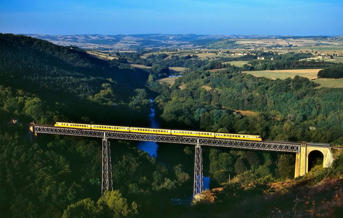 découvrez les meilleures options de transport entre nice et montluçon. que ce soit en voiture, train ou bus, trouvez le trajet idéal pour un voyage agréable et pratique. profitez de nos conseils pour optimiser votre déplacement et explorer ces deux belles villes.