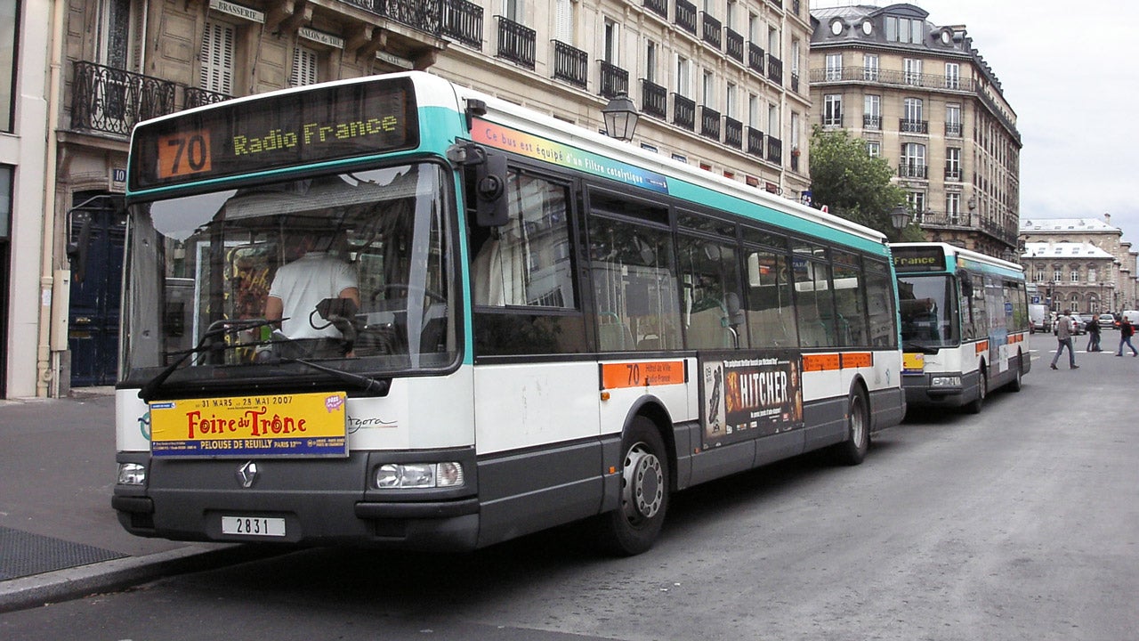 découvrez les meilleures options de transport à paris pour explorer la ville lumineuse. que vous préfériez le métro, le bus, le taxi ou les services de vélo, nous vous guidons sur les moyens les plus efficaces et pratiques pour vous déplacer dans la capitale française.