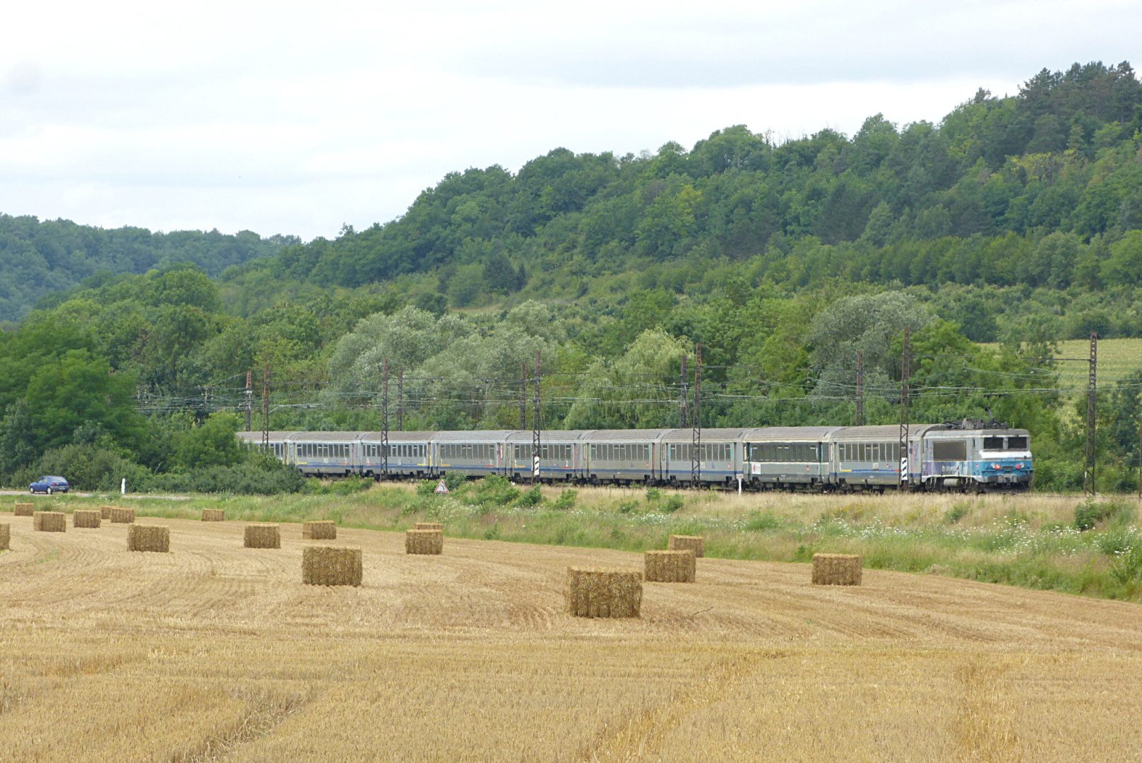 réservez votre transport entre paris et dijon facilement et rapidement. découvrez nos options de voyage, que ce soit en train, bus ou covoiturage, et profitez d'un trajet confortable pour explorer la belle région de bourgogne.