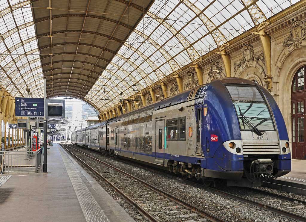 découvrez les meilleures options de transport pour relier paris à nice. que ce soit en train, en voiture ou en avion, planifiez votre voyage avec notre guide pratique.