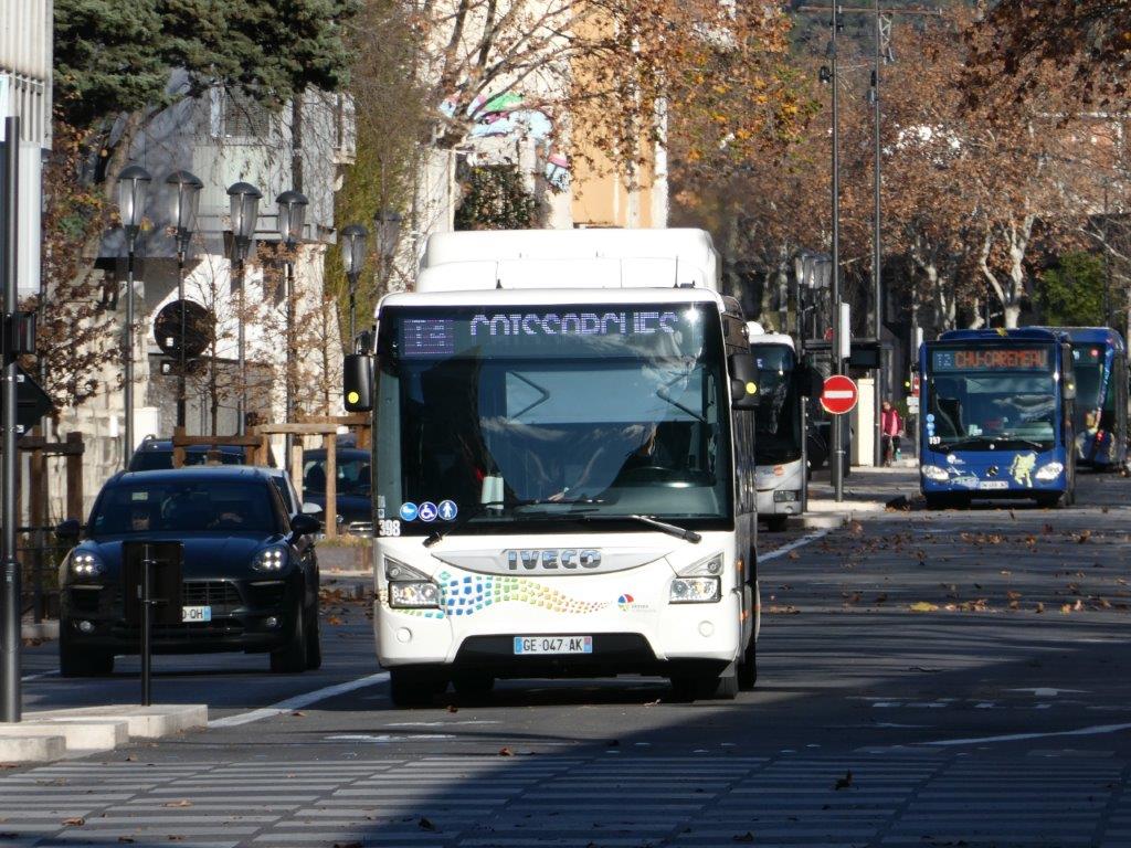 découvrez les meilleures options de transport entre paris et nîmes. que ce soit en train, en bus ou en voiture, trouvez des conseils pratiques et des informations utiles pour votre voyage.