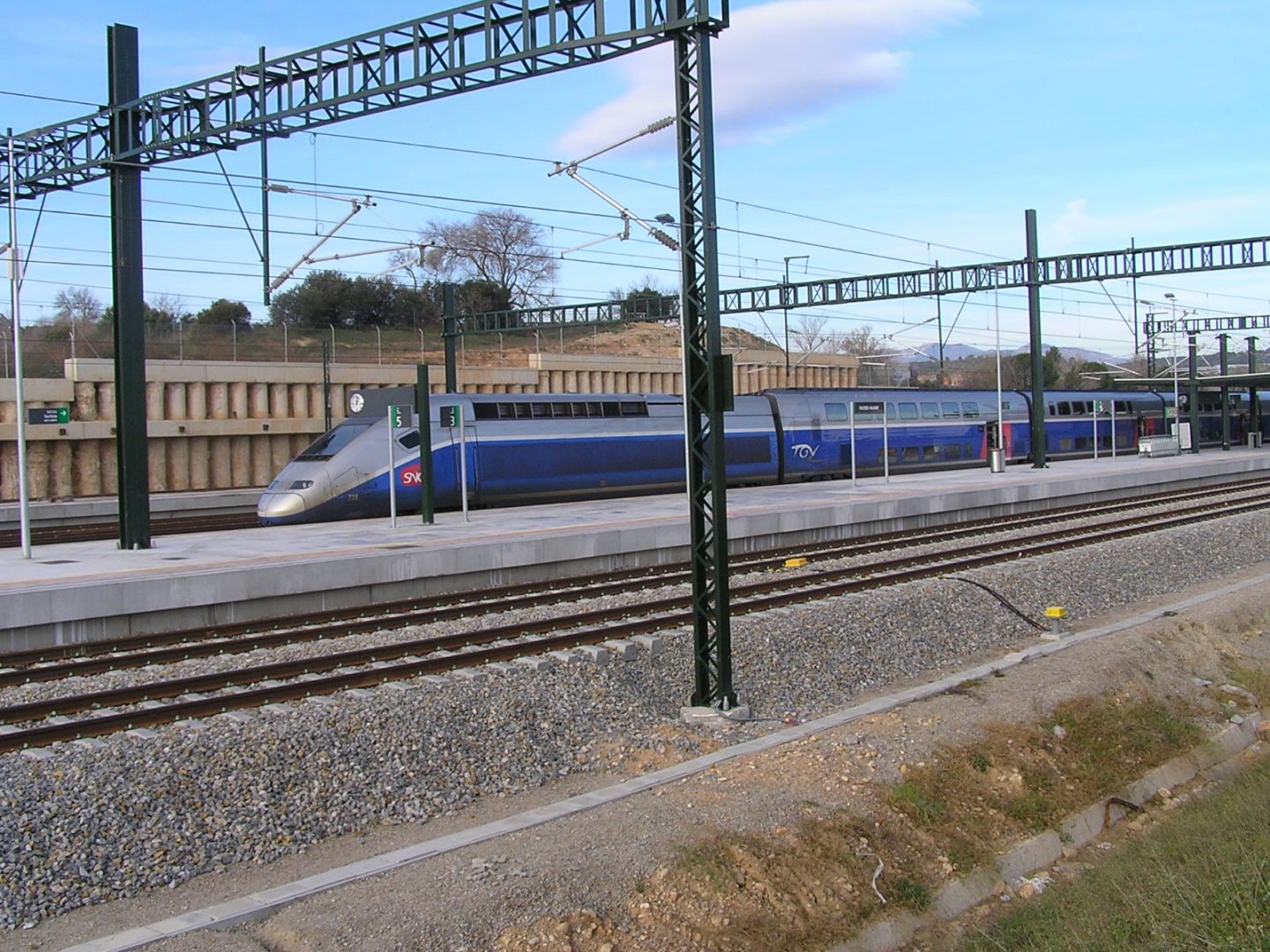 découvrez les meilleures options de transport entre paris et perpignan. que vous choisissiez le train, l'avion ou la voiture, trouvez des conseils pratiques pour un voyage confortable et rapide vers le sud de la france.