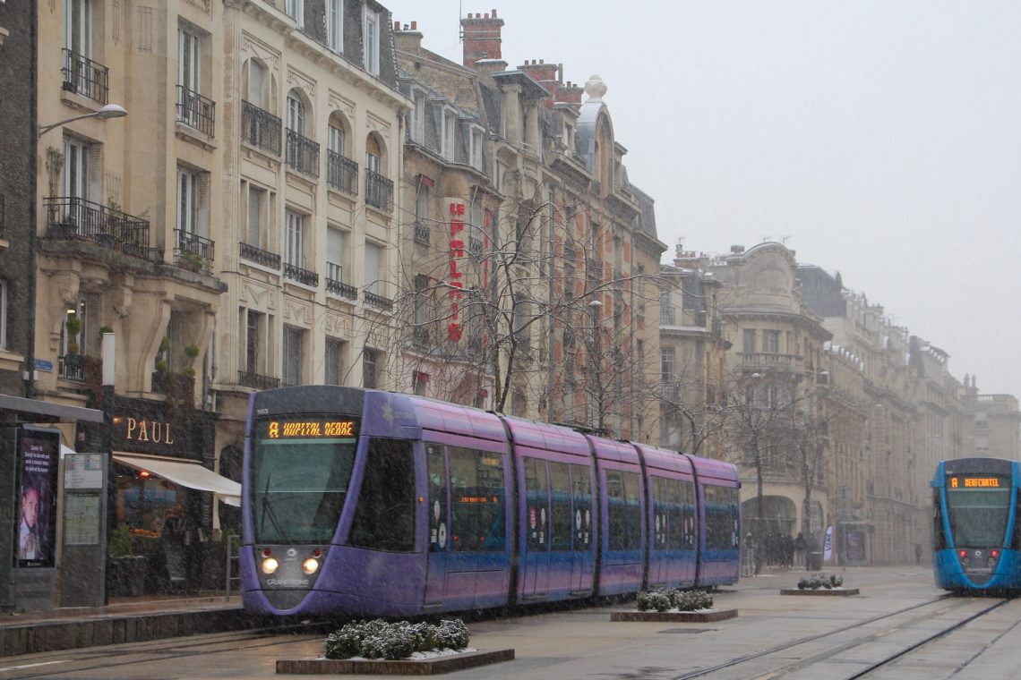 découvrez nos solutions de transport pour relier paris à reims facilement et rapidement. que ce soit en train, en bus ou en covoiturage, nous vous offrons des options adaptées à tous vos besoins de déplacement entre ces deux capitales.