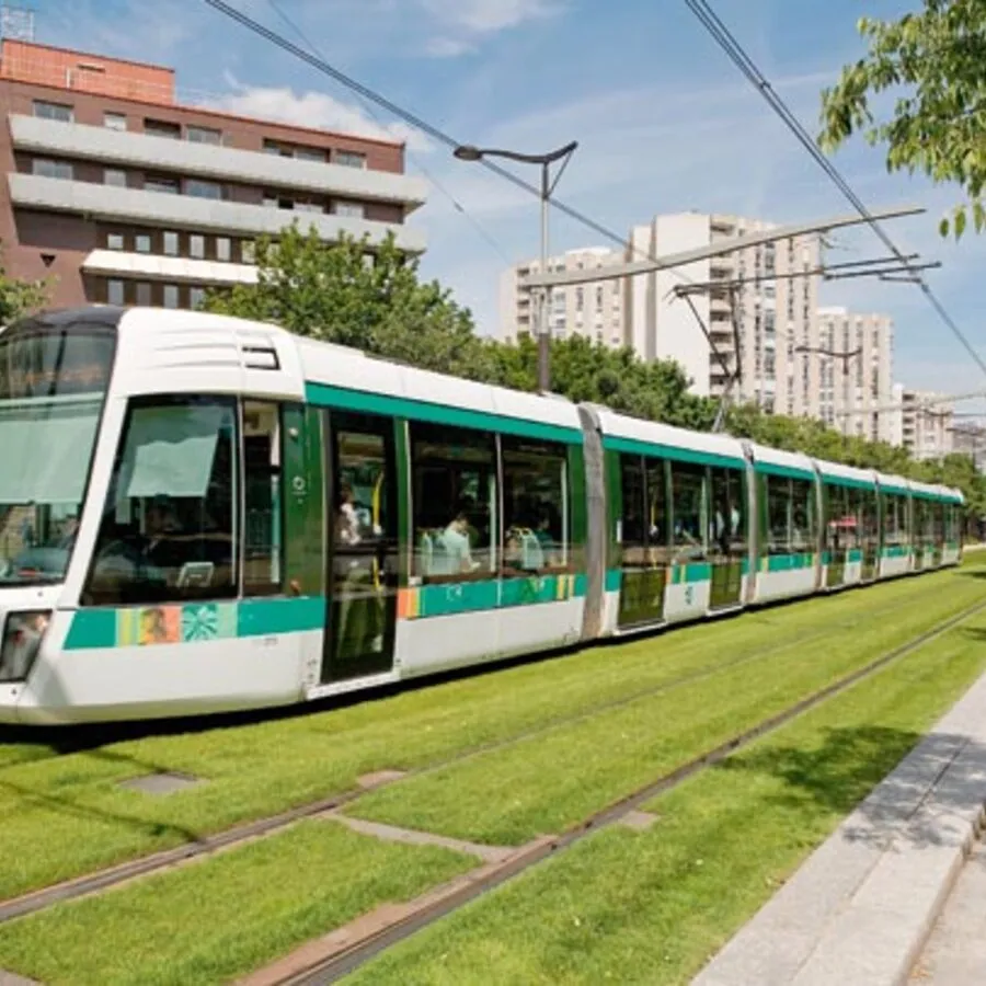 découvrez les meilleures options de transport à paris : métro, bus, tramway et services de taxi. explorez la ville lumière facilement et rapidement grâce à un réseau de transport fiable et efficace.