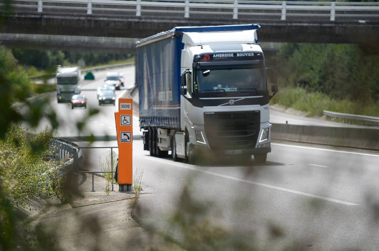 découvrez notre service de transport routier fiable et efficace, offrant des solutions adaptées à vos besoins logistiques. profitez d'une livraison rapide et sécurisée de vos marchandises à travers le pays.