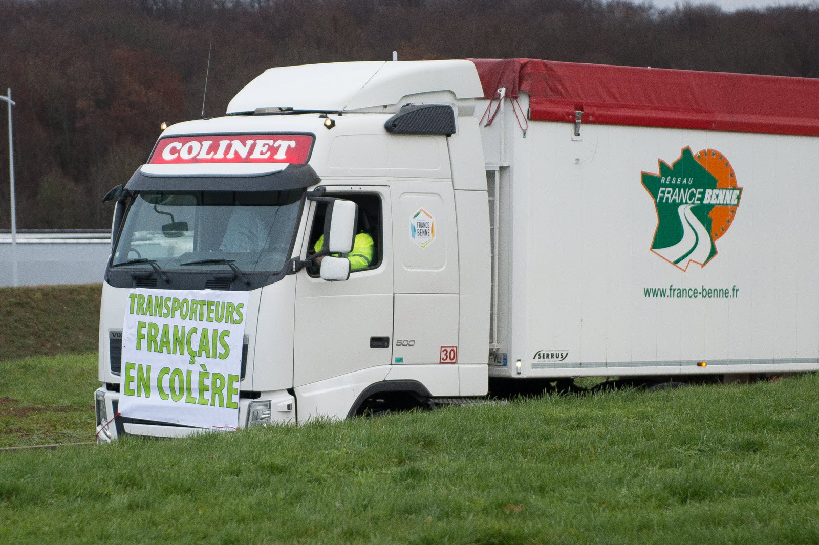 découvrez nos services de transport routier de colis dans la région 01110. fiabilité, rapidité et professionnalisme sont au rendez-vous pour assurer la livraison de vos envois en toute sécurité.