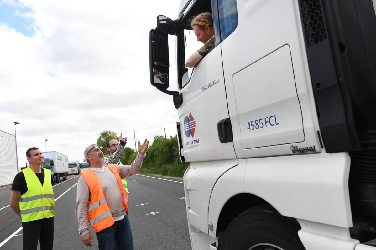 découvrez nos services de transport routier à villeneuve (01480) pour tous vos besoins logistiques. profitez d'une livraison rapide et fiable, adaptée à vos exigences. contactez-nous dès aujourd'hui pour un devis personnalisé!