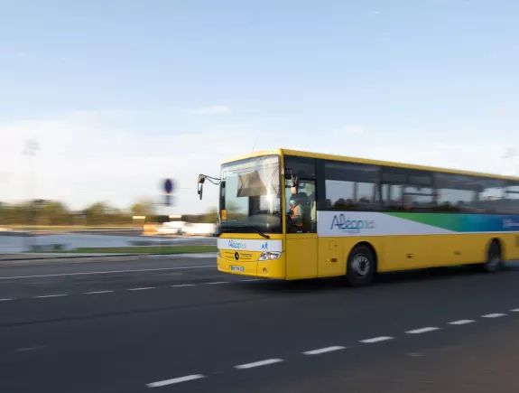 découvrez notre service de transport scolaire gratuit, offrant une solution pratique et sécurisée pour les élèves. inscrivez-vous dès maintenant pour bénéficier d'un trajet sans frais vers l'école, tout en assurant le confort et la ponctualité de vos enfants.