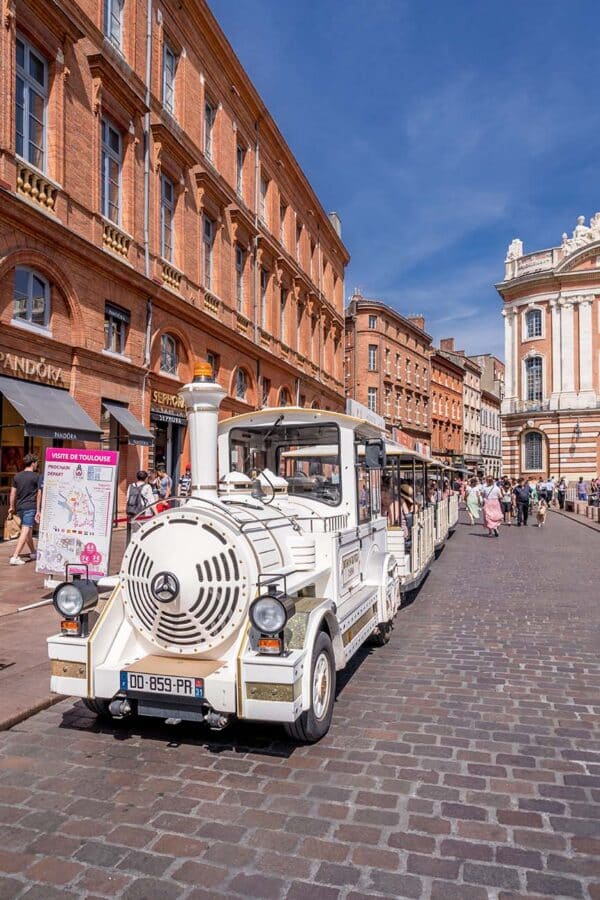 découvrez les meilleures options de transport à toulouse pour naviguer facilement dans la ville rose. que ce soit en tram, bus, vélo ou à pied, trouver le mode de déplacement qui vous convient le mieux!