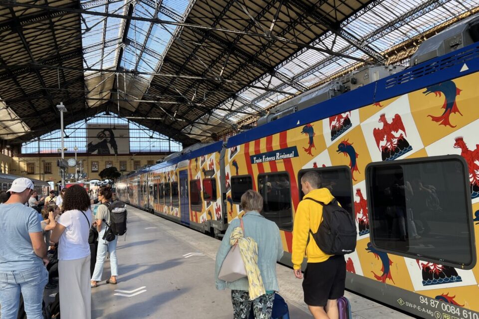 découvrez les meilleures options de transport entre toulouse et aix-en-provence. que ce soit en train, en bus ou en voiture, trouvez des informations pratiques, des conseils et des astuces pour planifier votre voyage facilement et confortablement.