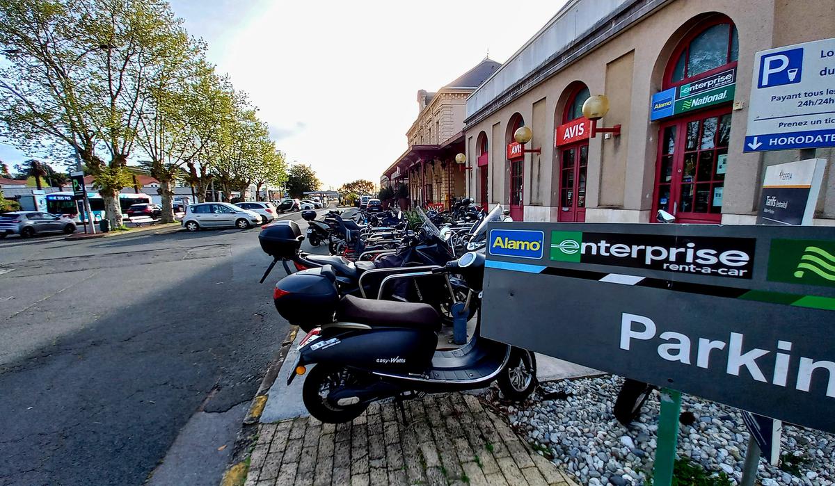 découvrez des solutions de transport pratiques et rapides entre toulouse et biarritz. que ce soit en voiture, en train ou en bus, profitez d'un voyage confortable tout en admirant les paysages du sud-ouest de la france.