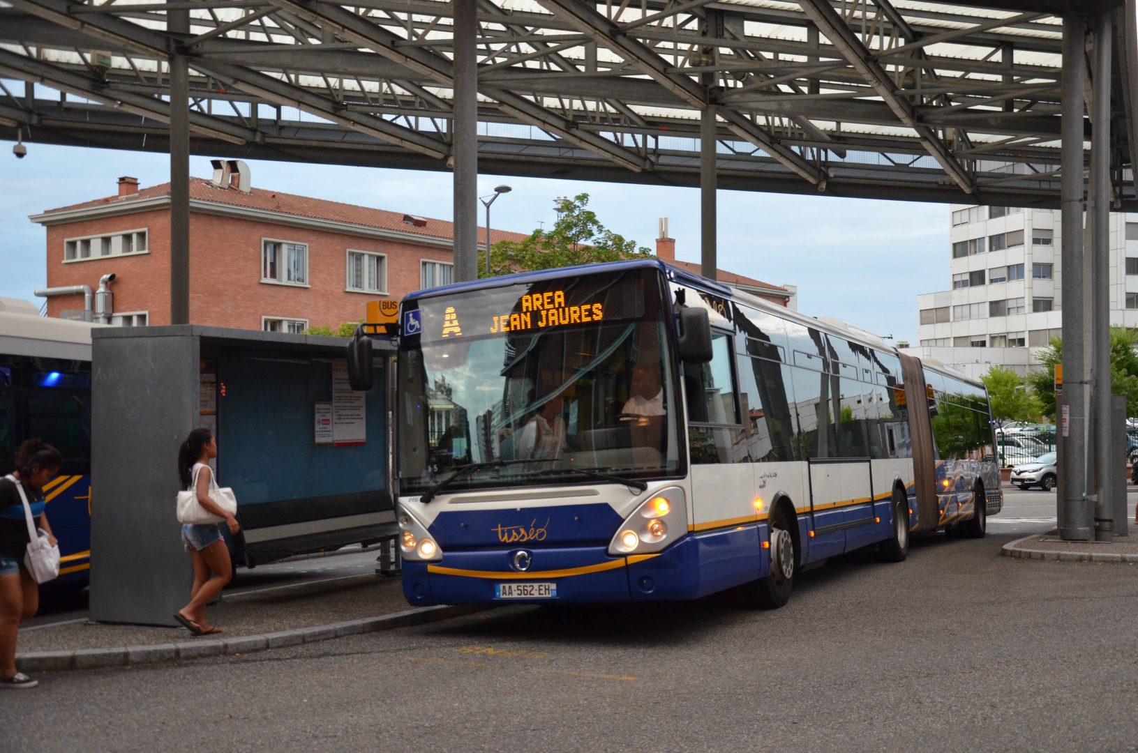 découvrez les meilleures options de transport entre toulouse et grenoble. que ce soit en train, bus ou voiture, trouvez des conseils pratiques, des horaires et des tarifs pour un voyage agréable et sans stress.