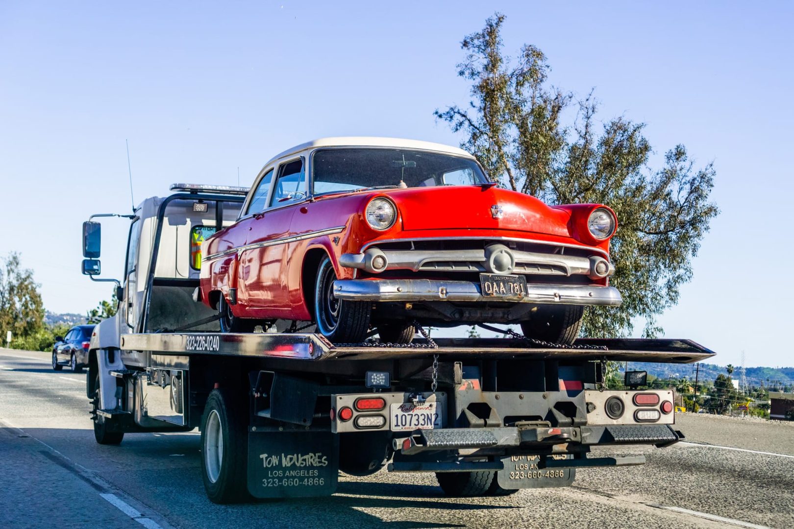 découvrez nos services de transport pour voitures anciennes, garantissant un trajet sécurisé et adapté à votre véhicule précieux. que ce soit pour des expositions, des ventes ou des rallyes, nous prenons soin de chaque détail pour préserver l'intégrité de votre voiture classique.