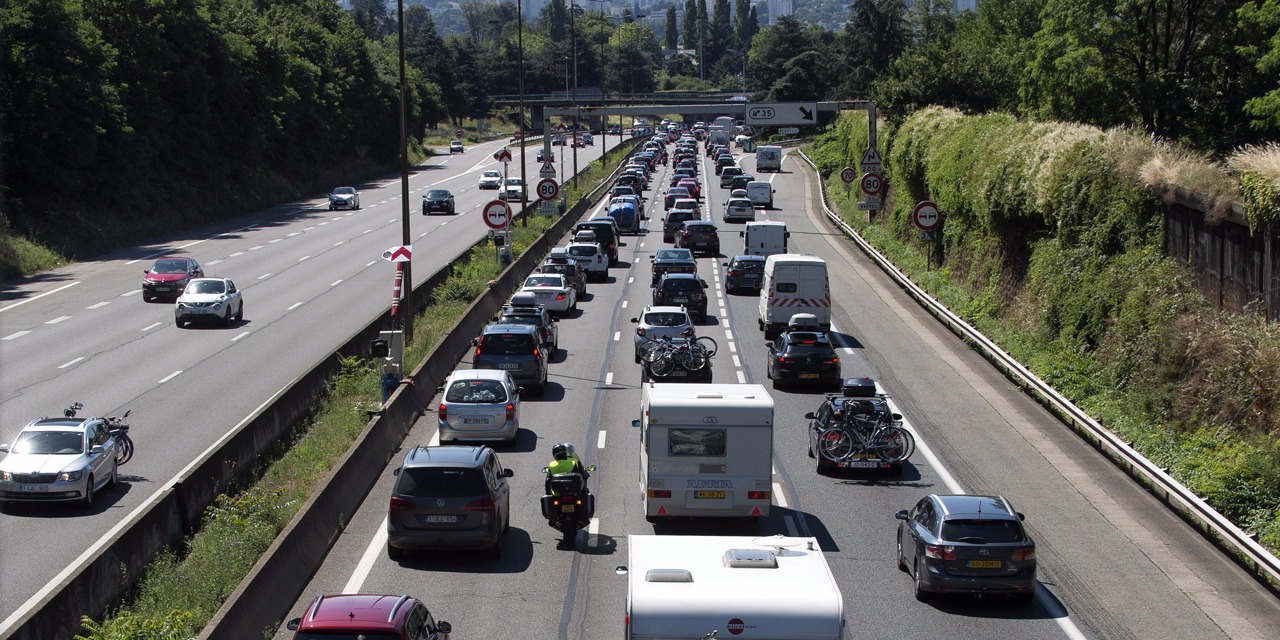 découvrez nos conseils pour transporter un frigo en voiture en toute sécurité. apprenez les meilleures techniques et astuces pour un déménagement réussi, sans endommager votre appareil.