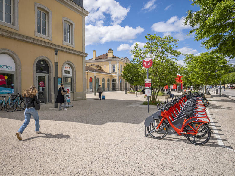 découvrez nos services de transport à saint-trivier. fiabilité, rapidité et sécurité au cœur de nos préoccupations. faites confiance à nos experts pour tous vos besoins logistiques.