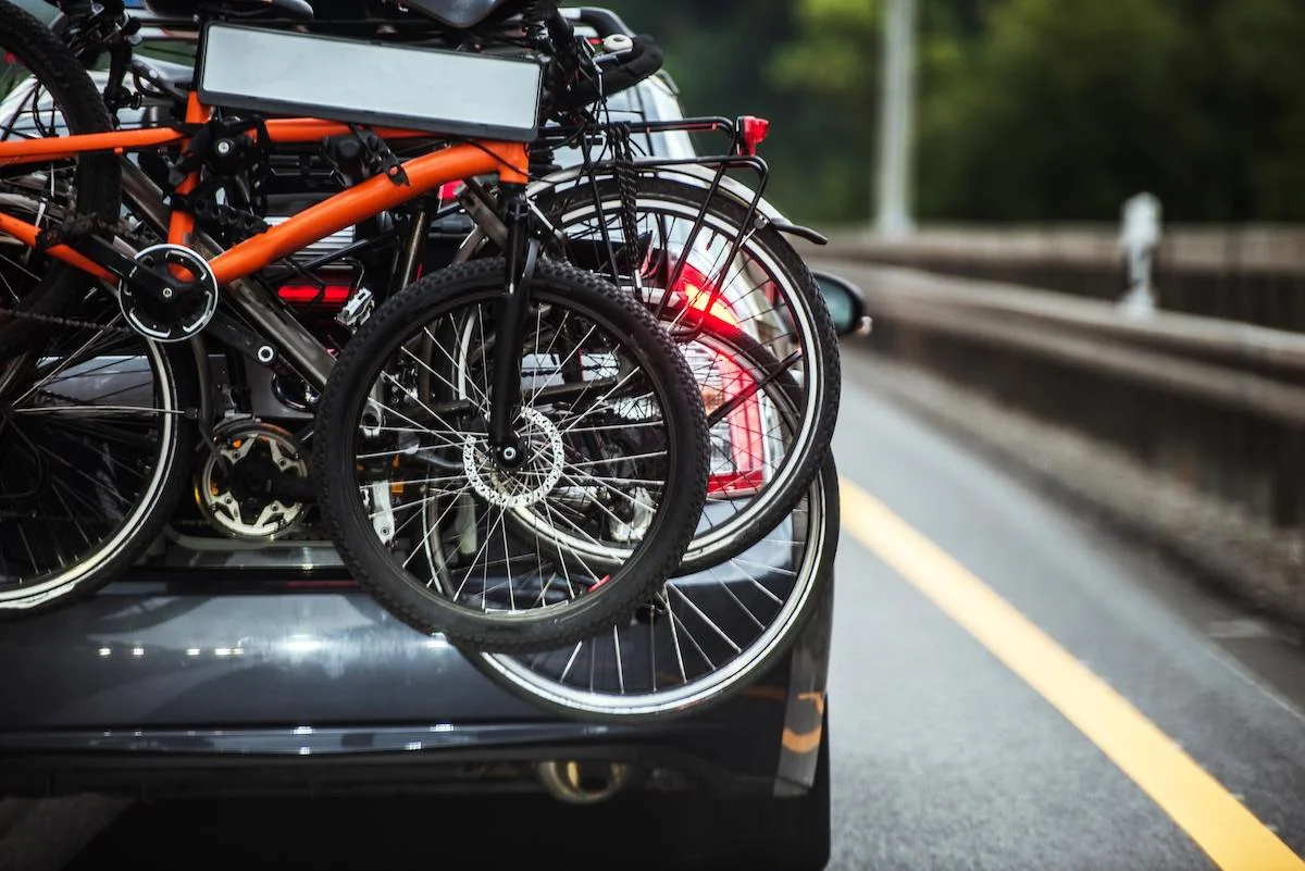 découvrez nos solutions de transporteur vélo, idéales pour transporter vos bicyclettes en toute sécurité. que ce soit pour des déplacements quotidiens ou des excursions, nos équipements garantissent confort et praticité. explorez nos options variées adaptées à tous les types de vélos.