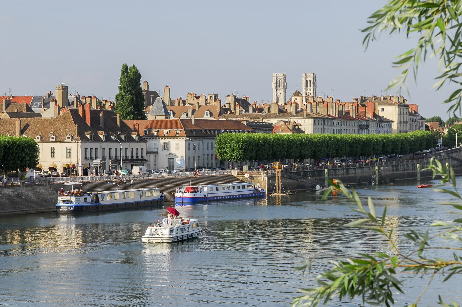 découvrez notre guide complet sur les transports à chalon, où vous trouverez toutes les informations nécessaires pour naviguer facilement dans la ville. que vous préfériez le bus, le vélo ou la marche à pied, nous vous donnerons des conseils pratiques pour profiter pleinement de vos déplacements à chalon.