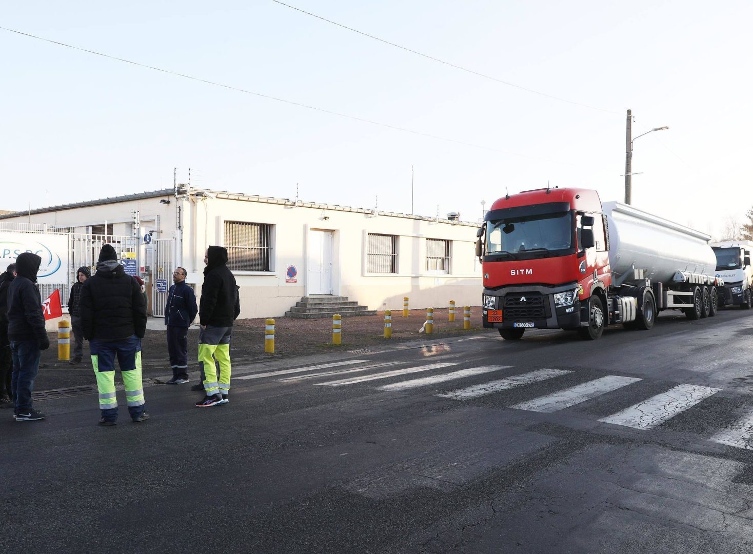 découvrez les différentes options de transport à saint-pierre pour faciliter vos déplacements, que ce soit pour le travail, les loisirs ou les visites touristiques. profitez d'un vaste choix de services adaptés à vos besoins.