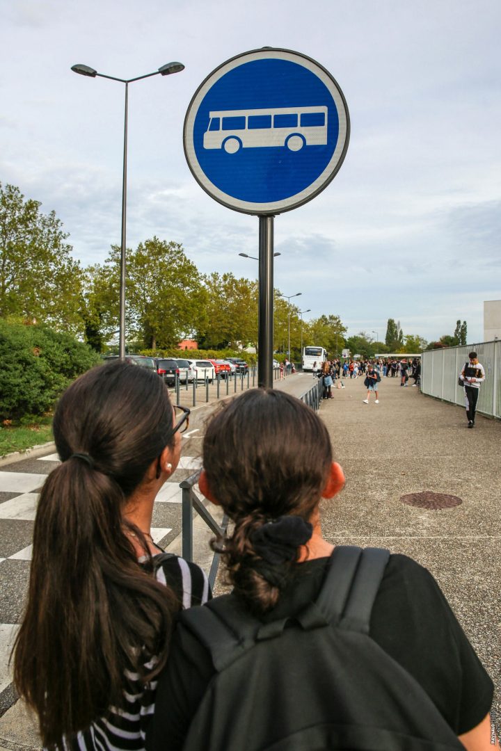 découvrez nos solutions de transport scolaire sûres et fiables, adaptées aux besoins des élèves et des parents. assurez un trajet confortable et sécurisé pour vos enfants, grâce à notre service de transport dédié.