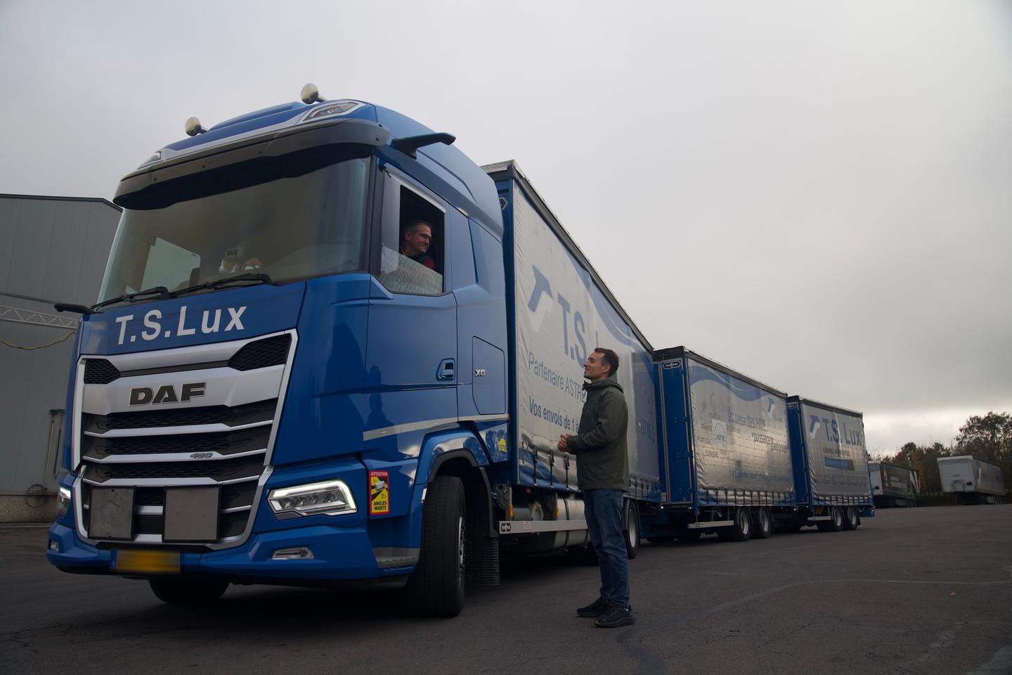 découvrez nos services de transport par camion, idéaux pour le transport de marchandises en toute sécurité et rapidité. que ce soit pour des livraisons locales ou nationales, nous garantissons un service fiable et efficace adapté à vos besoins.