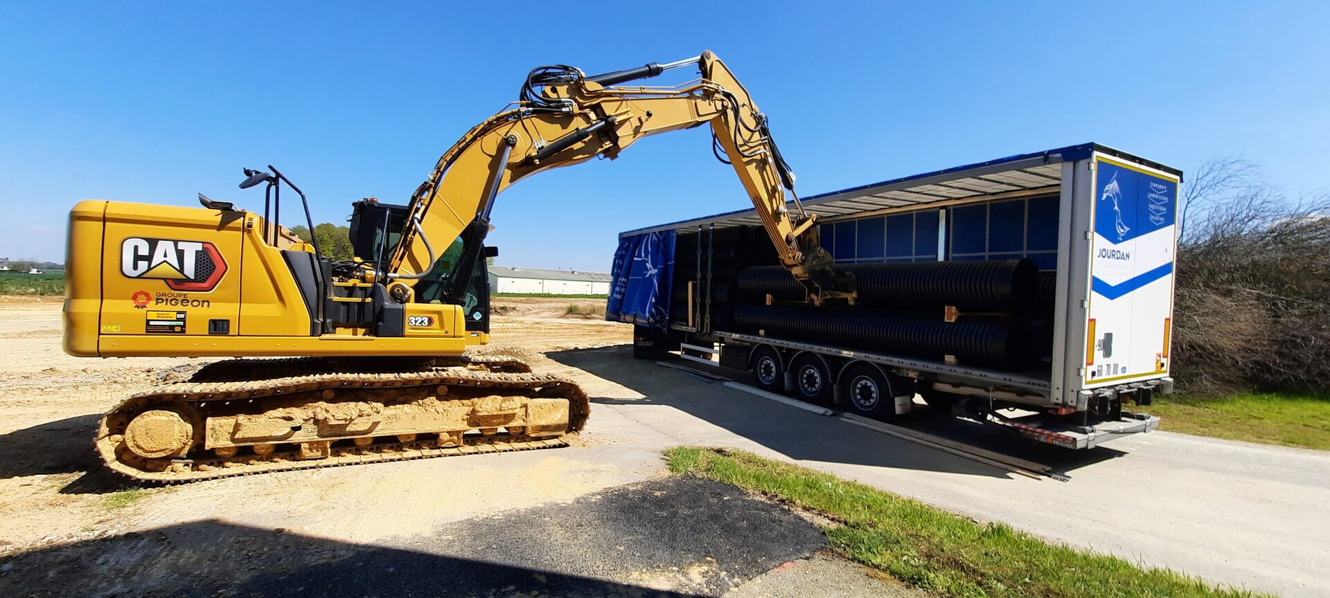 découvrez l'importance du transport de marchandises dans le commerce moderne. explorez nos solutions fiables et efficaces pour garantir la livraison sécurisée et rapide de vos produits, et optimisez vos opérations logistiques.