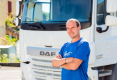 découvrez notre service de location de camions avec chauffeur pour tous vos besoins de transport. que ce soit pour un déménagement, un transport de marchandises ou des livraisons, notre équipe professionnelle est à votre écoute pour garantir un service rapide et fiable.