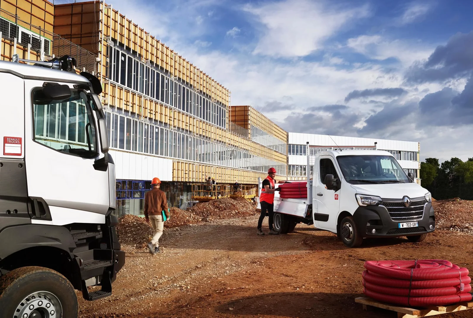 découvrez les nombreux avantages du camion plateau, idéal pour transporter des charges lourdes et volumineuses. sa flexibilité, sa facilité de chargement et sa robustesse en font un choix privilégié pour les professionnels. apprenez-en plus sur ses atouts et comment il peut optimiser vos activités logistiques.