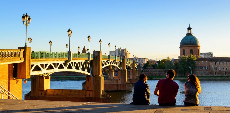 découvrez les nombreux avantages du transport à toulouse, une ville dynamique et bien connectée. explorez les options de transport en commun, les infrastructures modernes et les solutions écologiques qui rendent vos déplacements pratiques et agréables. profitez d'une mobilité simplifiée au cœur de la ville rose.