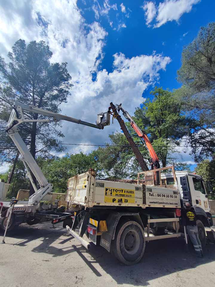 découvrez notre service de camion grue avec chauffeur, idéal pour vos projets de construction et de levage. profitez d'une expertise professionnelle et d'un équipement de qualité pour réaliser vos travaux en toute sécurité et efficacité.