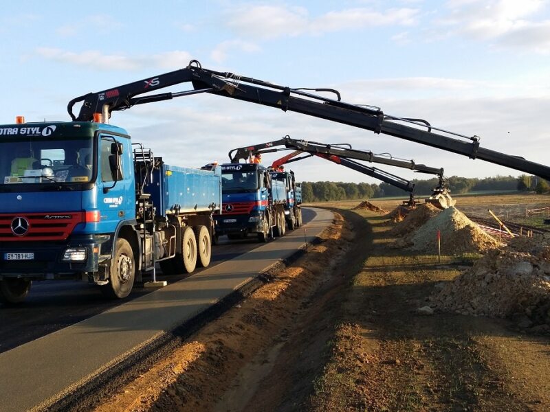 découvrez nos services de location de camion grue avec chauffeur, idéaux pour vos chantiers et travaux en hauteur. bénéficiez d'une expertise professionnelle pour un levage sécurisé et efficace. contactez-nous dès maintenant pour un devis personnalisé!