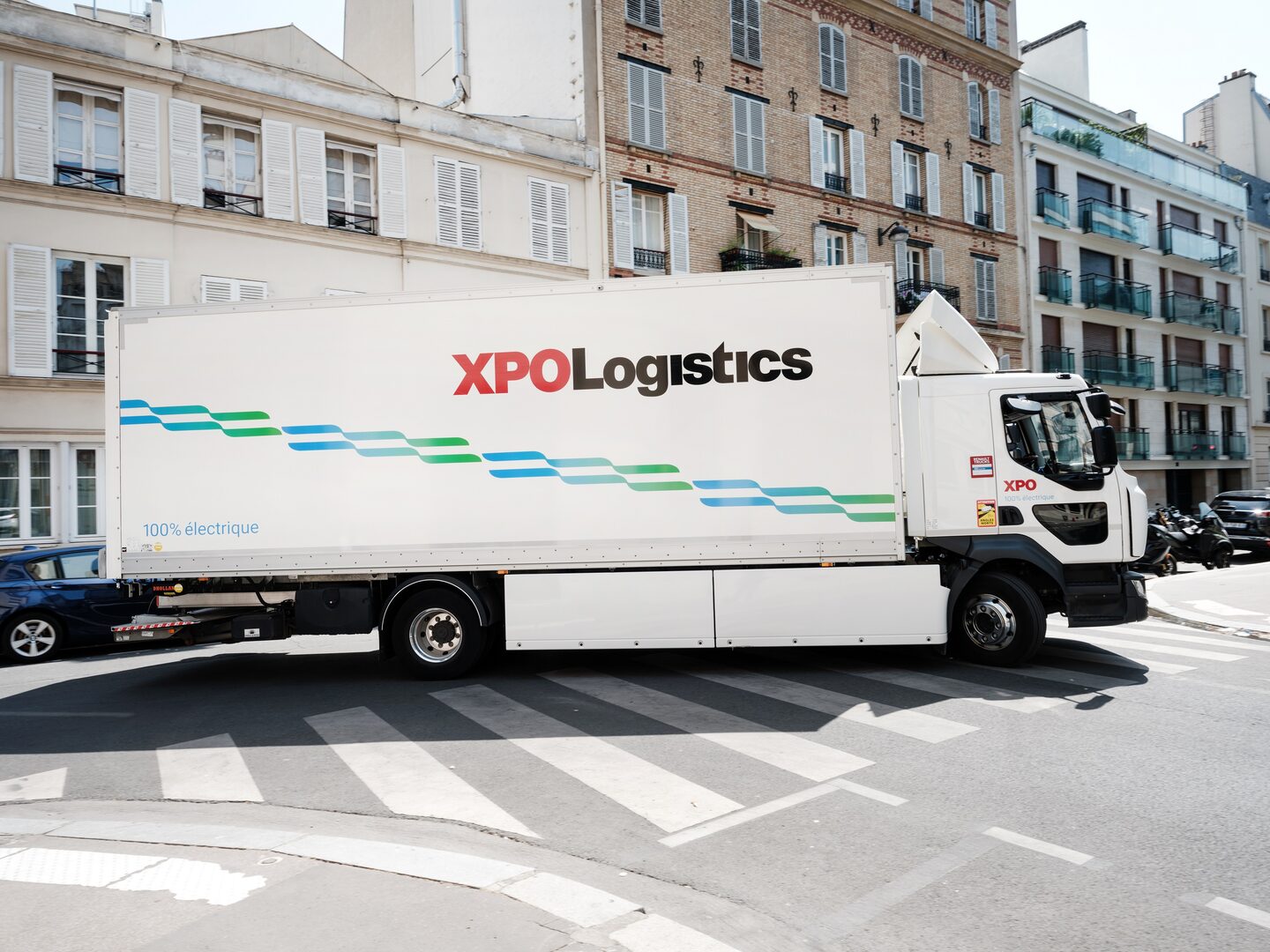 découvrez comment les camions modernes révolutionnent la logistique avec des technologies avancées, une efficacité accrue et des solutions durables pour répondre aux besoins du transport contemporain.